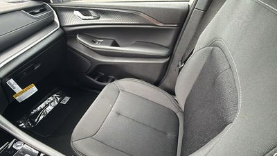 2027 Jeep Grand Cherokee GRAND CHEROKEE LAREDO X 4X2
