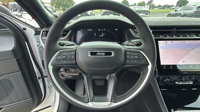 2027 Jeep Grand Cherokee GRAND CHEROKEE LAREDO X 4X2