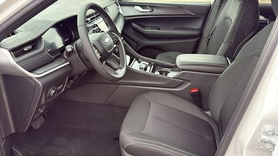 2027 Jeep Grand Cherokee GRAND CHEROKEE LAREDO X 4X2