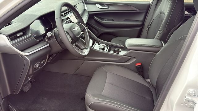 2027 Jeep Grand Cherokee GRAND CHEROKEE LAREDO X 4X2
