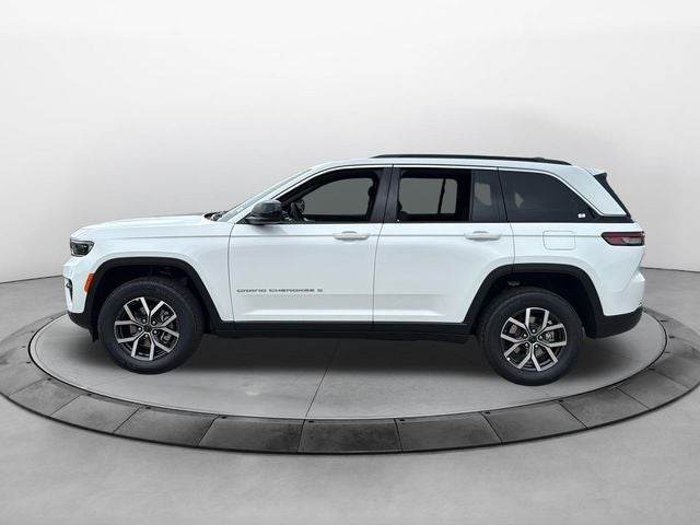 2027 Jeep Grand Cherokee GRAND CHEROKEE LAREDO X 4X2