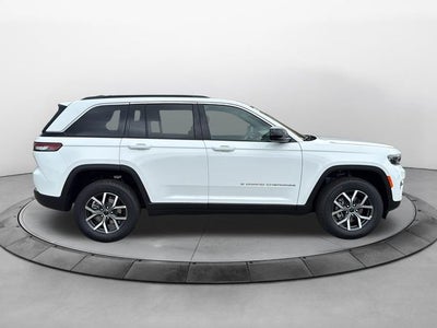 2027 Jeep Grand Cherokee GRAND CHEROKEE LAREDO X 4X2