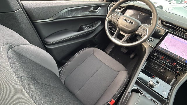 2027 Jeep Grand Cherokee GRAND CHEROKEE LAREDO X 4X2
