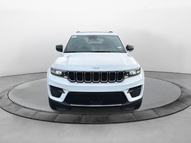 2027 Jeep Grand Cherokee GRAND CHEROKEE LAREDO X 4X2
