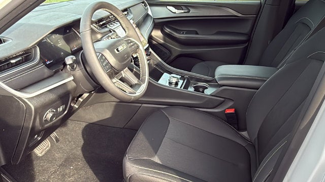 2027 Jeep Grand Cherokee GRAND CHEROKEE LAREDO X 4X2