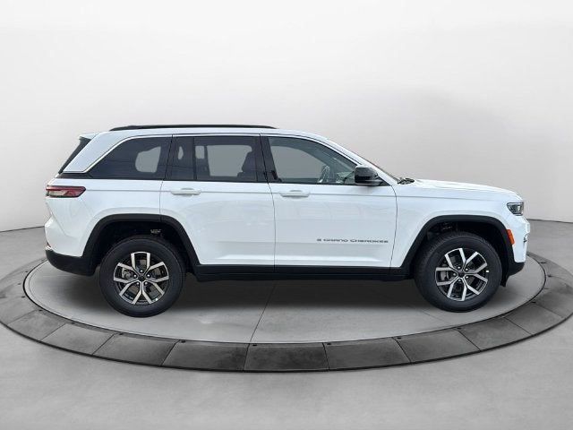 2027 Jeep Grand Cherokee GRAND CHEROKEE LAREDO X 4X2