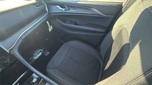 2025 Jeep Grand Cherokee GRAND CHEROKEE LAREDO X 4X2