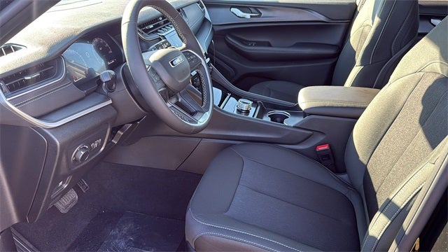 2025 Jeep Grand Cherokee GRAND CHEROKEE LAREDO X 4X2