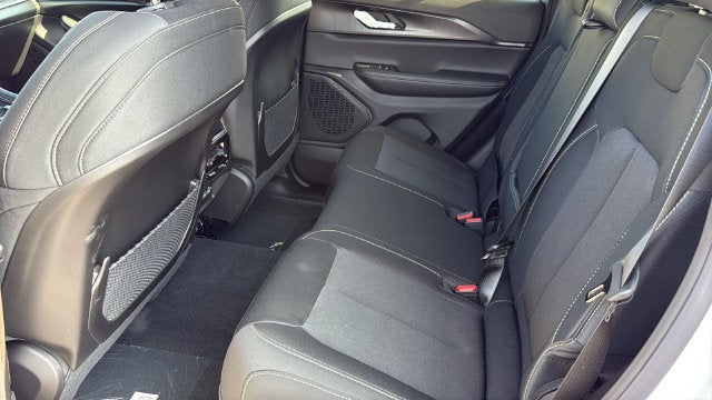 2027 Jeep Grand Cherokee GRAND CHEROKEE LAREDO X 4X2