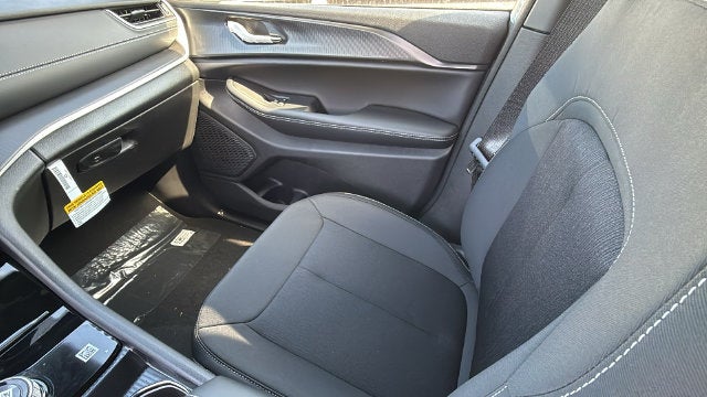 2027 Jeep Grand Cherokee GRAND CHEROKEE LAREDO X 4X2