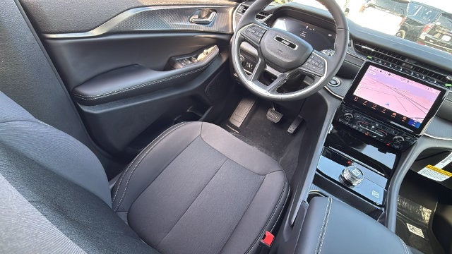 2027 Jeep Grand Cherokee GRAND CHEROKEE LAREDO X 4X2