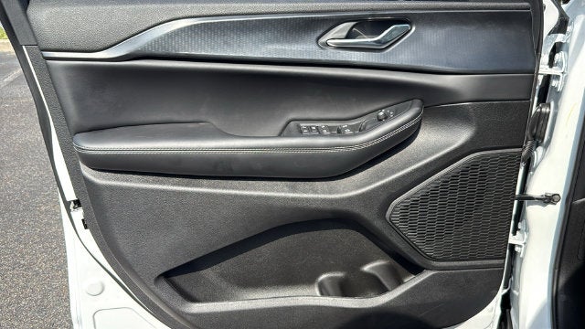 2027 Jeep Grand Cherokee GRAND CHEROKEE LAREDO X 4X2