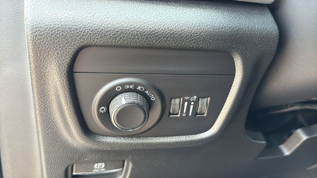 2027 Jeep Grand Cherokee GRAND CHEROKEE LAREDO X 4X2