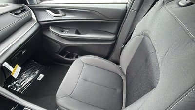 2027 Jeep Grand Cherokee GRAND CHEROKEE LAREDO X 4X2