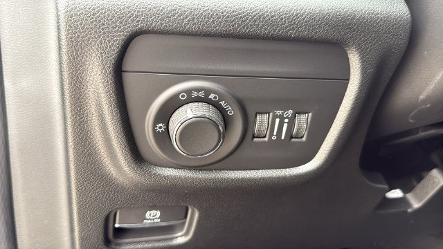 2027 Jeep Grand Cherokee GRAND CHEROKEE LAREDO X 4X2