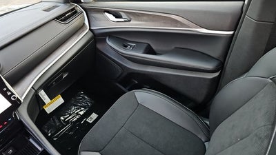 2027 Jeep Grand Cherokee Laredo Altitude