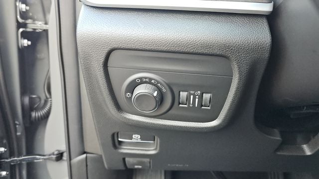 2027 Jeep Grand Cherokee Laredo Altitude