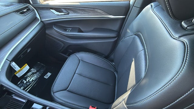 2027 Jeep Grand Cherokee GRAND CHEROKEE LIMITED 4X2