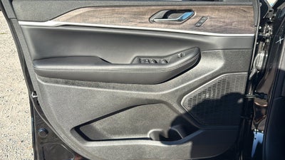 2027 Jeep Grand Cherokee GRAND CHEROKEE LIMITED 4X2