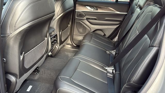 2027 Jeep Grand Cherokee GRAND CHEROKEE LIMITED 4X2