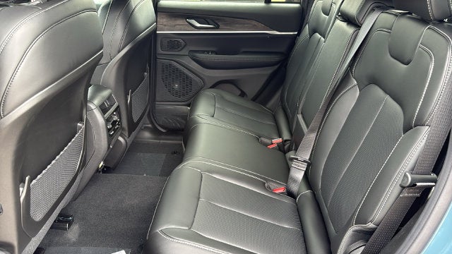 2027 Jeep Grand Cherokee GRAND CHEROKEE LIMITED 4X2