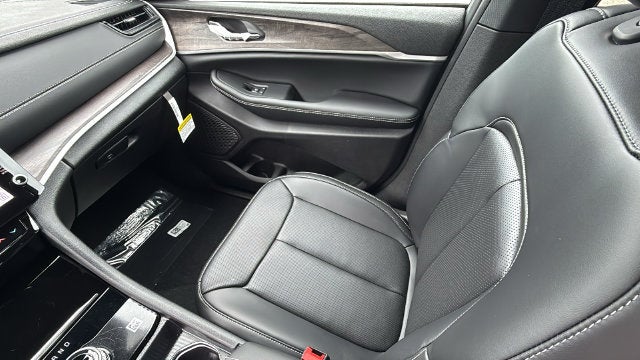 2027 Jeep Grand Cherokee GRAND CHEROKEE LIMITED 4X2