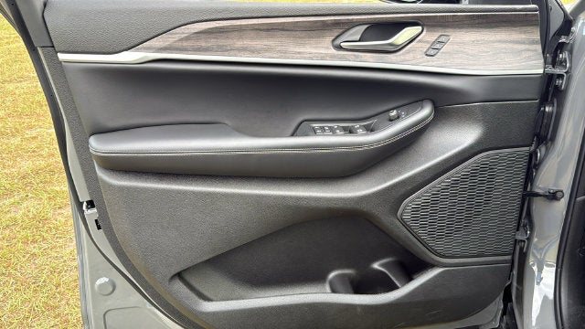 2027 Jeep Grand Cherokee GRAND CHEROKEE LIMITED 4X2