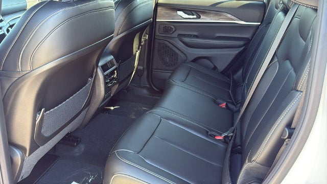 2027 Jeep Grand Cherokee GRAND CHEROKEE LIMITED 4X2