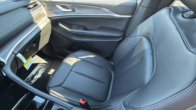 2027 Jeep Grand Cherokee GRAND CHEROKEE LIMITED 4X2