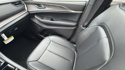 2027 Jeep Grand Cherokee GRAND CHEROKEE LIMITED 4X2