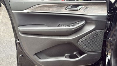 2027 Jeep Grand Cherokee GRAND CHEROKEE LIMITED 4X2