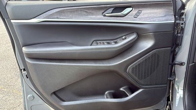 2027 Jeep Grand Cherokee GRAND CHEROKEE LIMITED 4X2