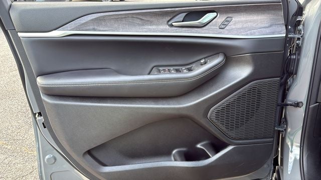 2027 Jeep Grand Cherokee GRAND CHEROKEE LIMITED 4X2