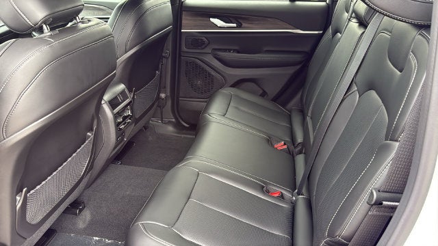 2027 Jeep Grand Cherokee GRAND CHEROKEE LIMITED 4X2