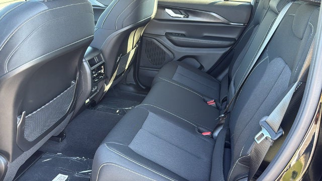 2027 Jeep Grand Cherokee GRAND CHEROKEE LAREDO X 4X4