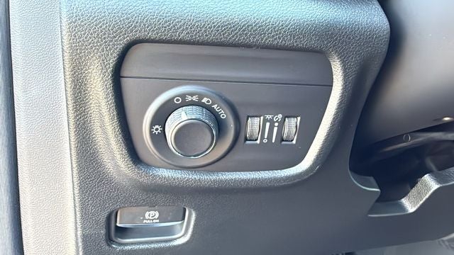 2027 Jeep Grand Cherokee GRAND CHEROKEE LAREDO X 4X4