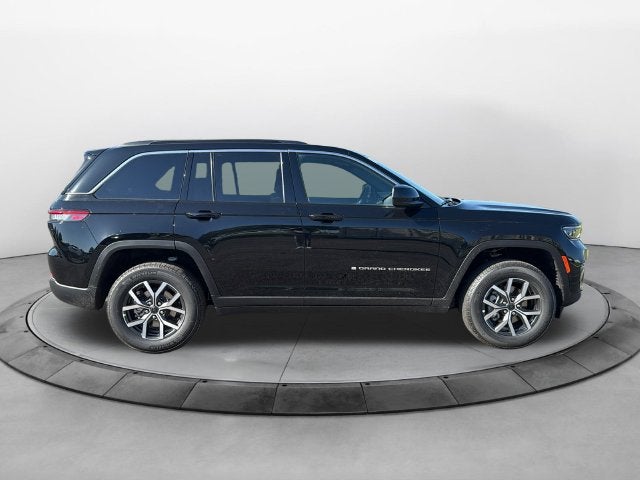 2027 Jeep Grand Cherokee GRAND CHEROKEE LAREDO X 4X4