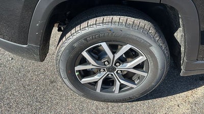 2027 Jeep Grand Cherokee GRAND CHEROKEE LAREDO X 4X4