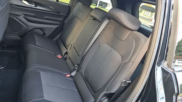2027 Jeep Grand Cherokee Laredo