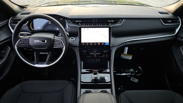 2027 Jeep Grand Cherokee Laredo