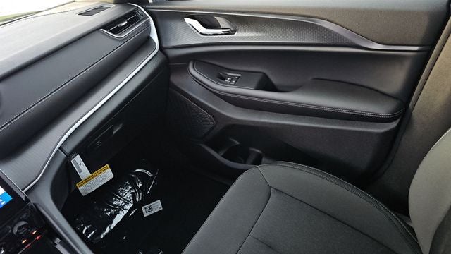 2027 Jeep Grand Cherokee Laredo