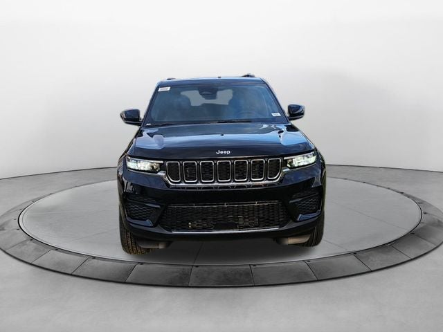 2027 Jeep Grand Cherokee Laredo