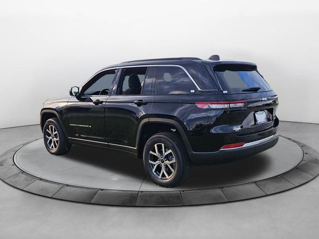 2027 Jeep Grand Cherokee Laredo