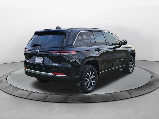 2027 Jeep Grand Cherokee Laredo