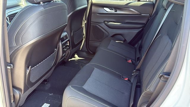 2027 Jeep Grand Cherokee GRAND CHEROKEE LAREDO X 4X4