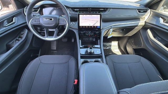 2027 Jeep Grand Cherokee GRAND CHEROKEE LAREDO X 4X4