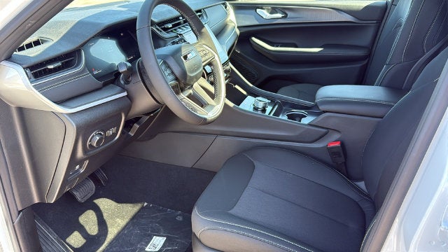 2027 Jeep Grand Cherokee GRAND CHEROKEE LAREDO X 4X4