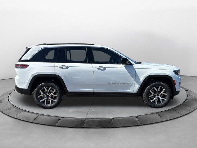 2027 Jeep Grand Cherokee GRAND CHEROKEE LAREDO X 4X4