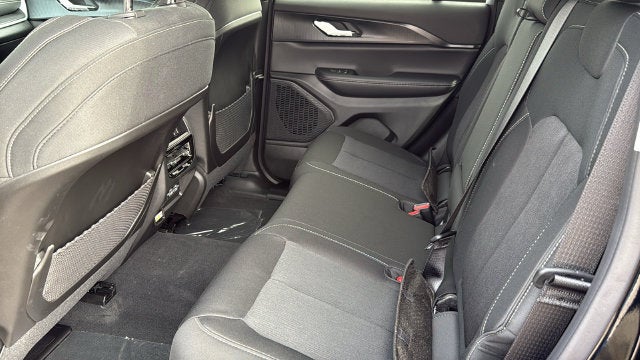 2027 Jeep Grand Cherokee GRAND CHEROKEE LAREDO X 4X4