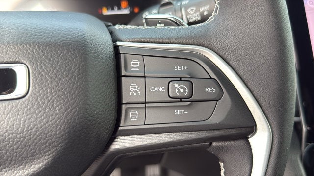 2027 Jeep Grand Cherokee GRAND CHEROKEE LAREDO X 4X4